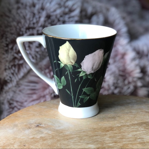 Ted Baker x Portmeiron ‘Rosie Lee’ footed teacup - Picture 3 of 8